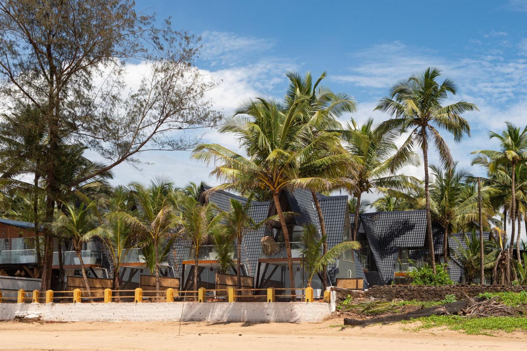 The Rose Goa Beach Resort Agonda Bagian luar foto